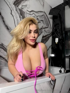 Natural cute karina top tits she will wrap her juicy lips around your part 1092