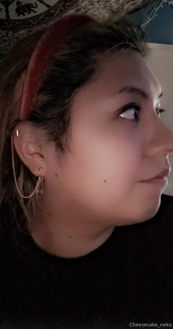 Who likes my earrings i freaking love them so cute 