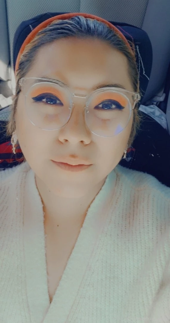 I want someone to cum on my face well i wear my glasses 