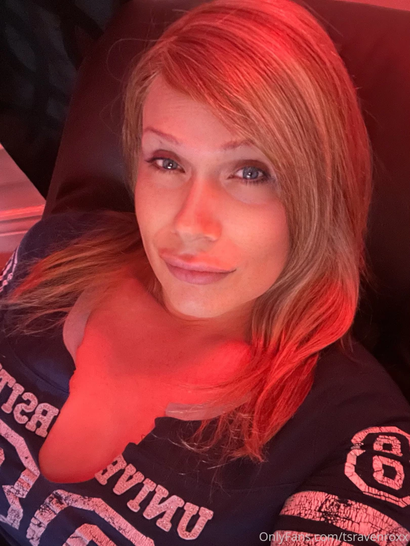 Who wants to watch chick fight with me 