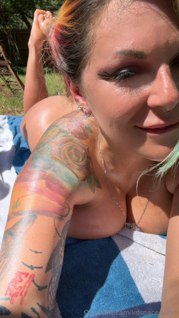 Don t everyone geab the oil at once you have no idea how hott these 