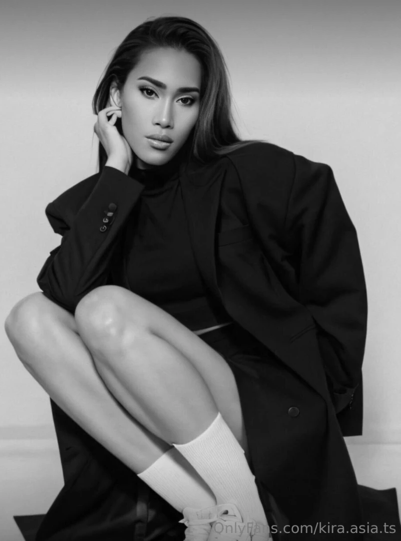 The look the pose the mood - everything here speaks about me 