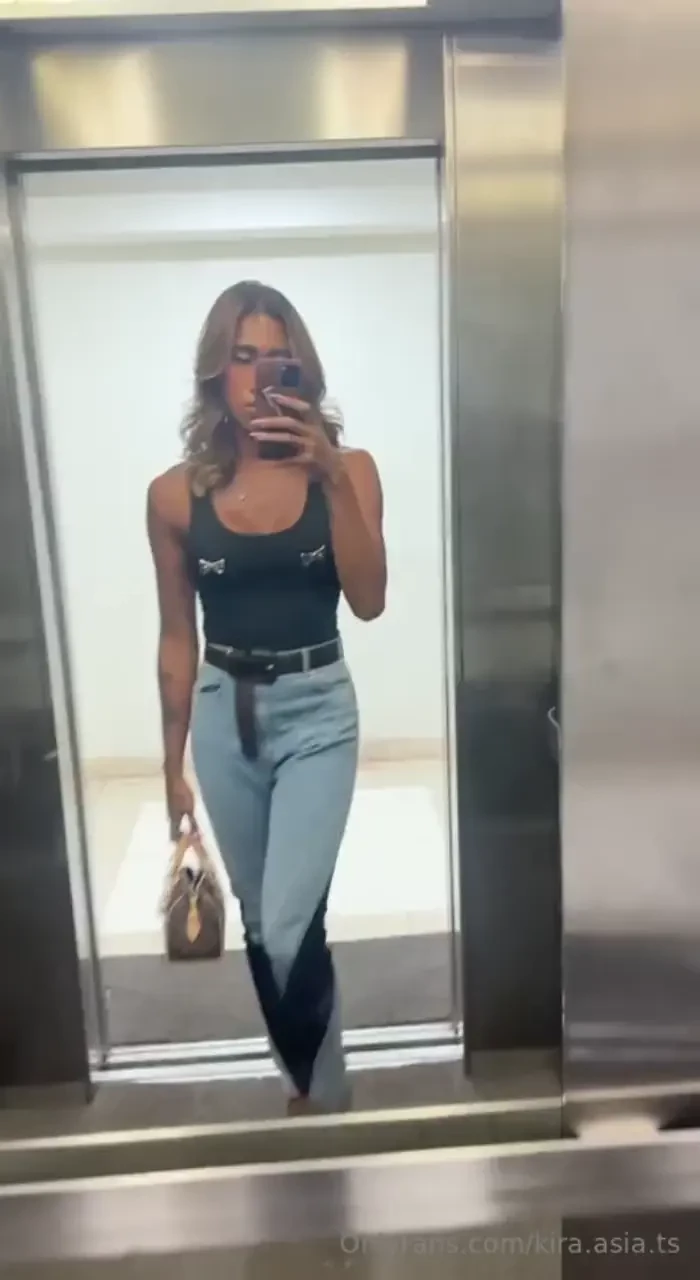 Imagine you re waiting for the elevator the doors open and there i am 