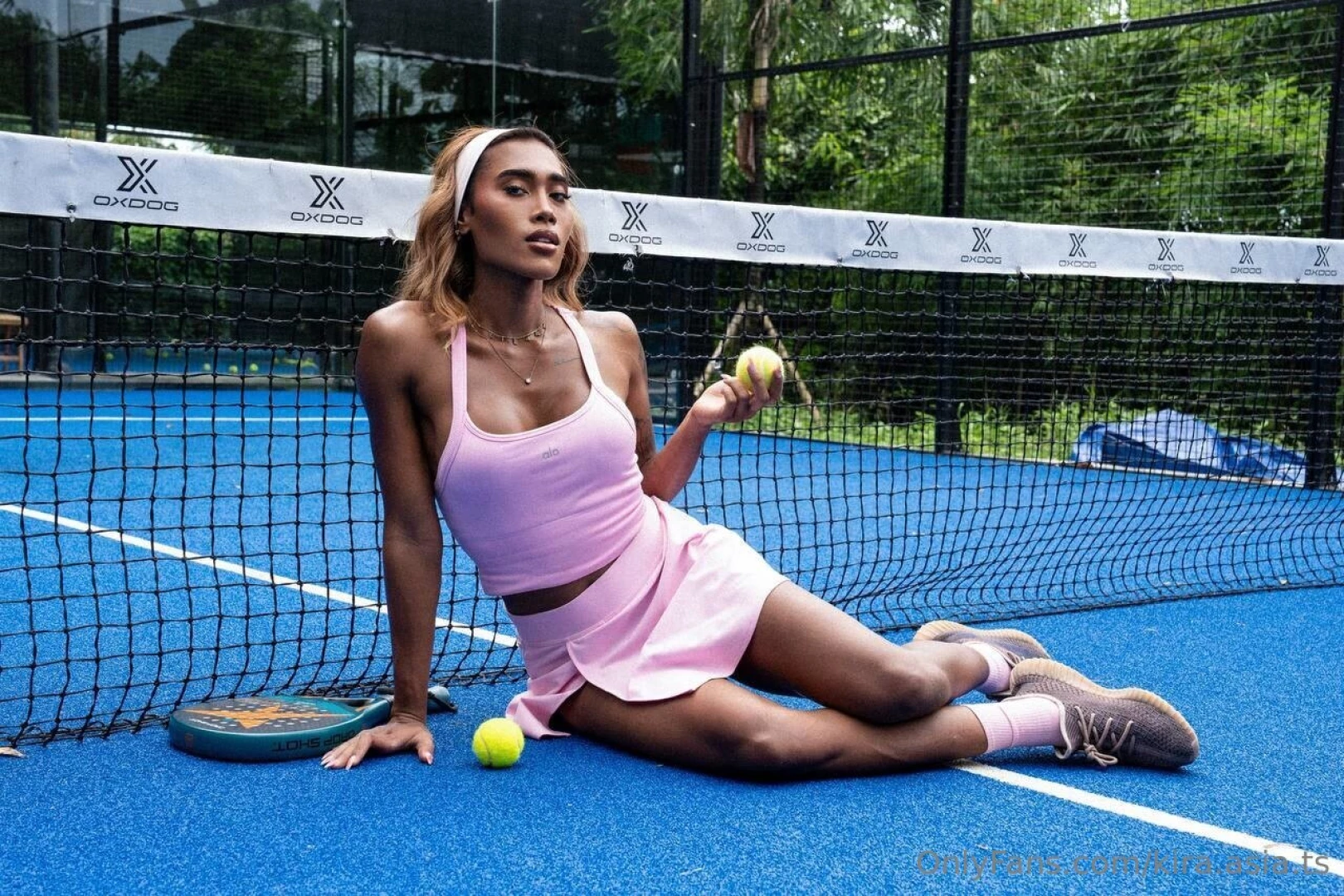 Somewhere between glamor and first pitch this is my special vibe 