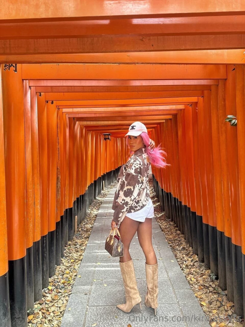 I don t pick the clothes i build the atmosphere layers of fabric 