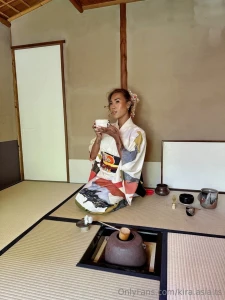 I like the way the tea cools slowly i m in no rush today either in a