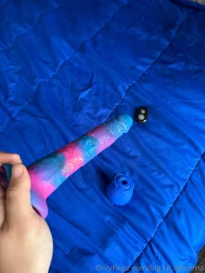 Who wants to see a video where i cum on my dildo