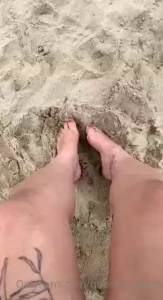 Pathetic bitch gooning over my perfect feet