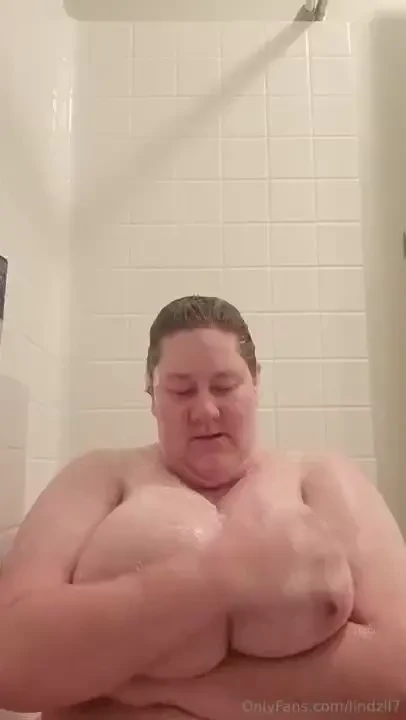 Washin my titties 