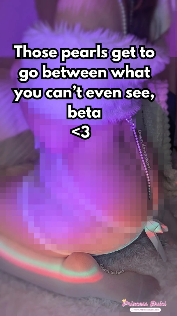 I love a good pearl necklace all down my back 