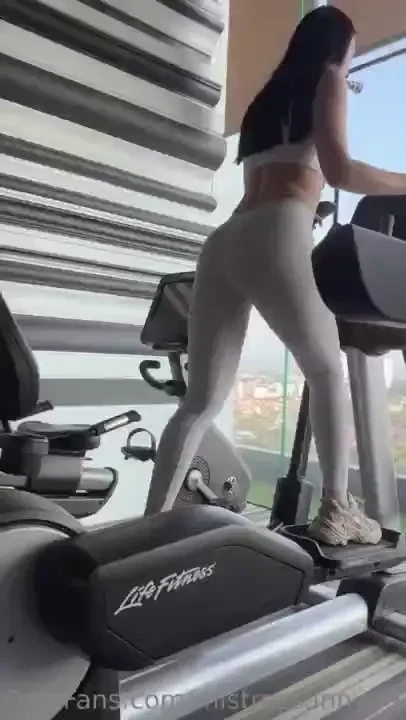 Enjoy your mistress in the gym 