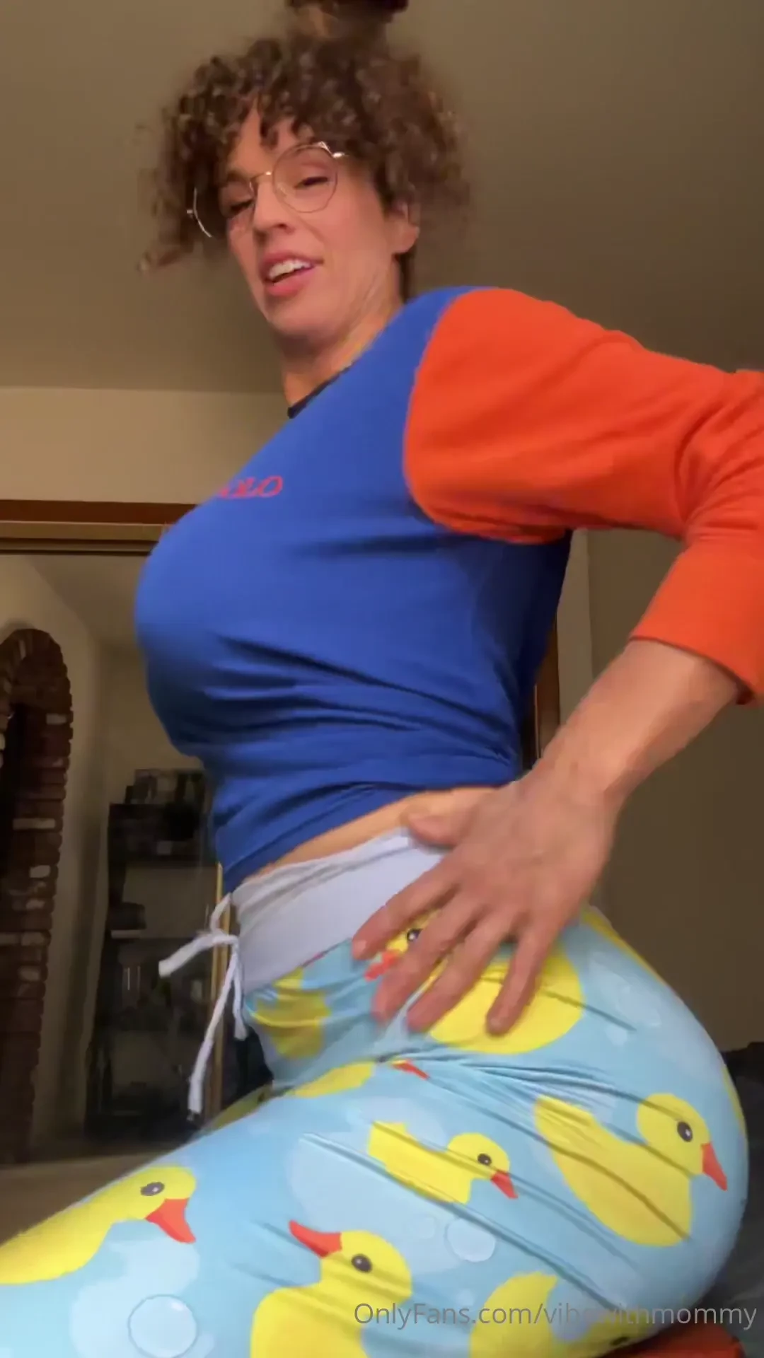 Massive tits and ass mommy countdown goon to this sweetie 