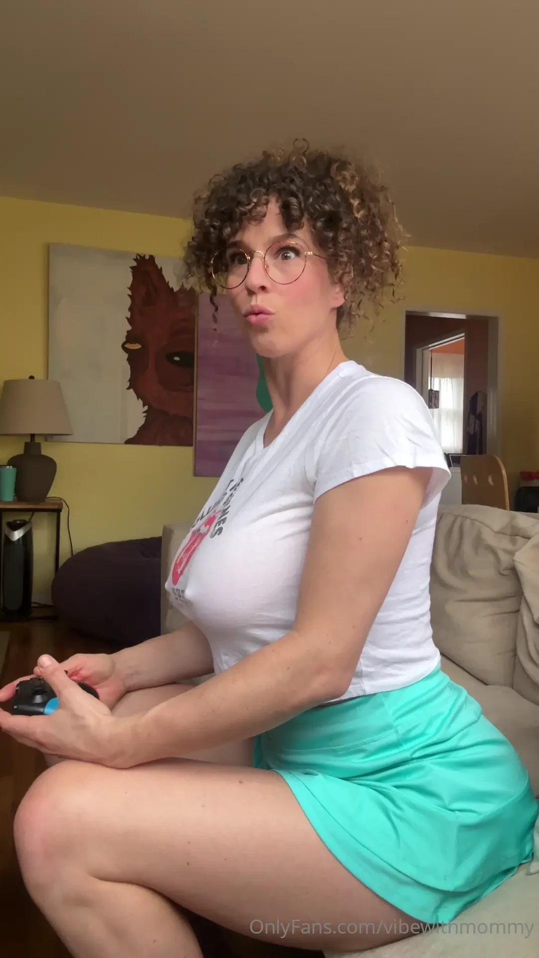 Huge tit gamer milf is gonna win 
