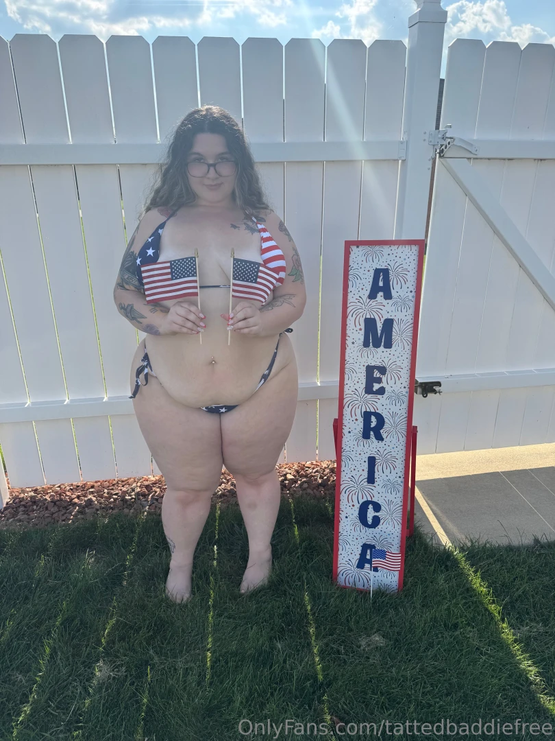Red white and these titties out on my main page come and celebrate 