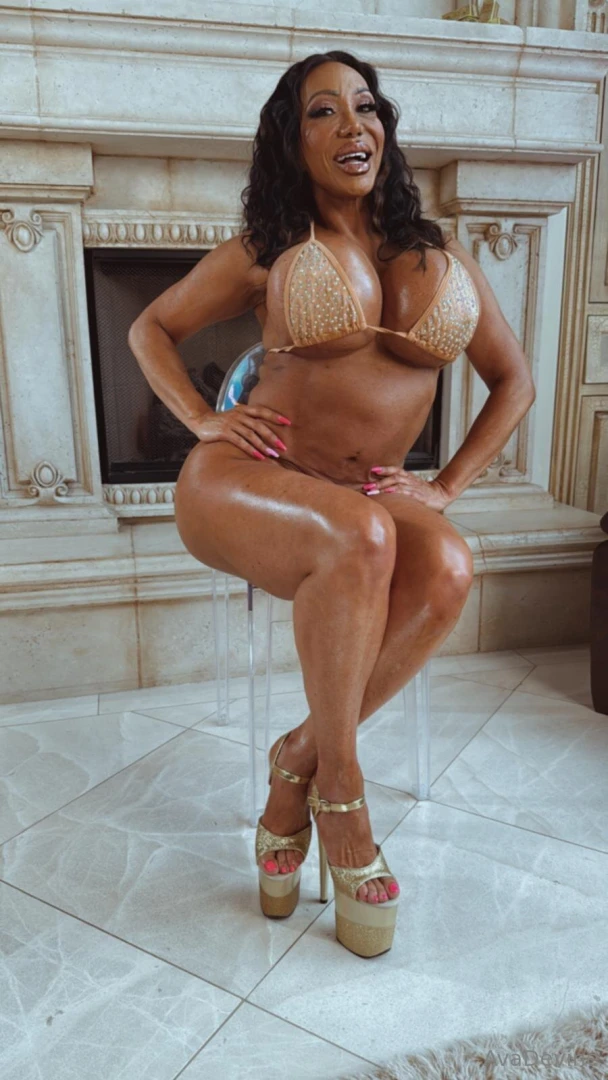 I m smiling because that cock needs all my attention 