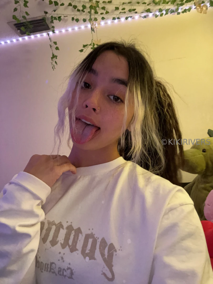 My tongue out so i can taste your cum 