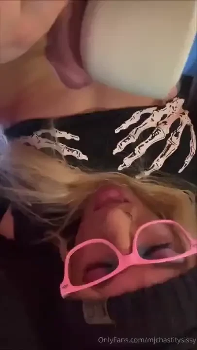 Shooting my cummies in my own mout yum 
