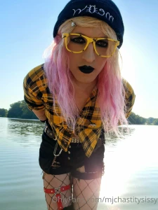 My little clitty needs to make cummies so bad right now
