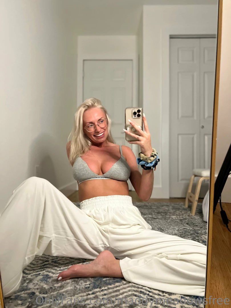 If i was your gf this is what i would send you while you are at work 