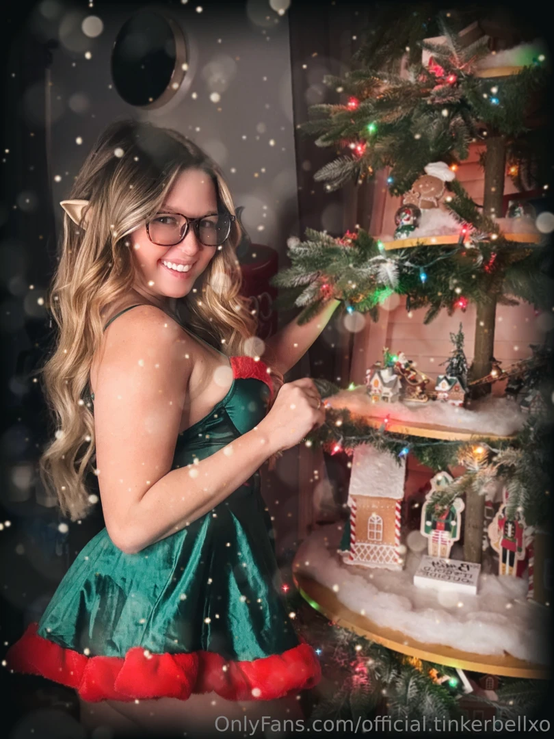 Santa s helper 8 lingerie photos 6 nudes 3 tiktok transitions 1 minute 