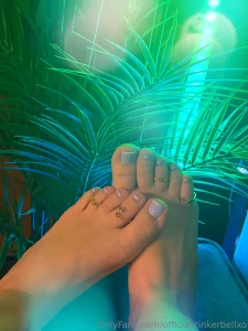Sorry for the chubby feet but should i start doing feet content part 2