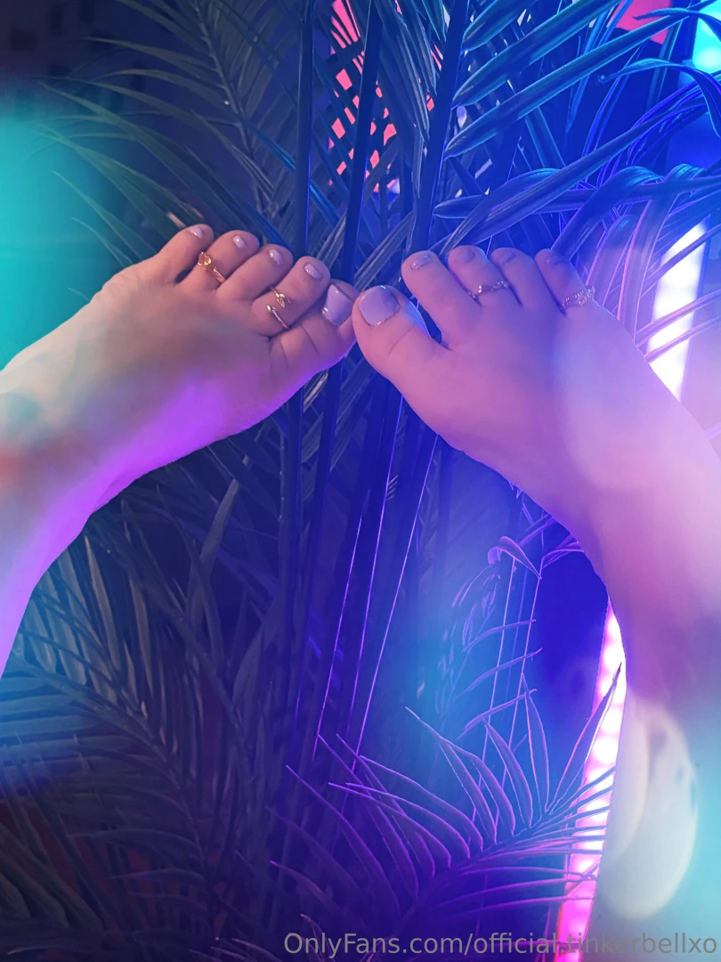 Sorry for the chubby feet but should i start doing feet content 