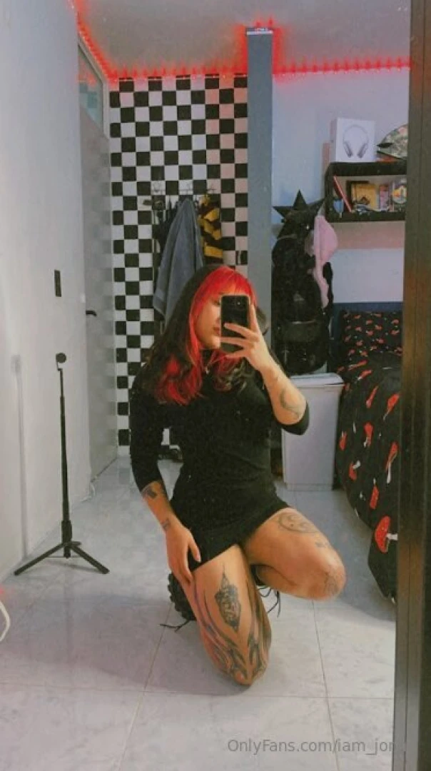 Guess what s underneath this dress 