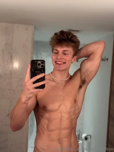 Just got out the shower who s online