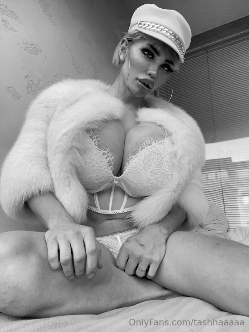 Oooh so sexy missxxchloe has something really wet and deep enjoy her part 81 