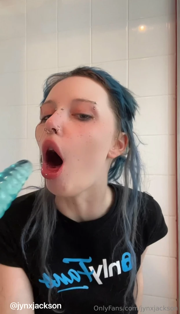 jynxjackson - My new video where i fuck my pussy with a big alien cock won t upload part 2 