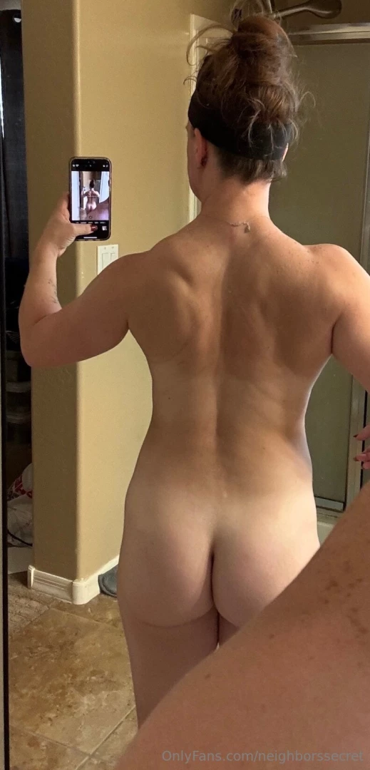 Muscle mommy post gym flexes 