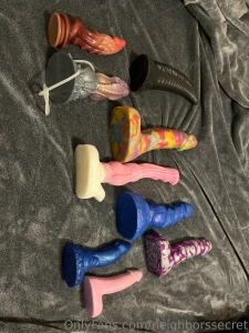 Stretch my pussy or play with my clit what makes you hard