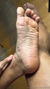 This one is for the feet lovers any volunteer to be my feet slave part 1