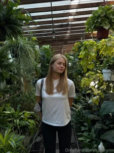 Am i the prettiest flower part 1