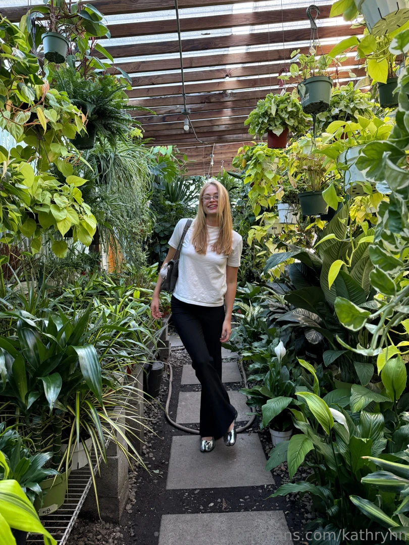 Am i the prettiest flower 