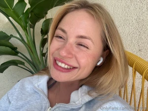 Am i the prettiest flower part 2