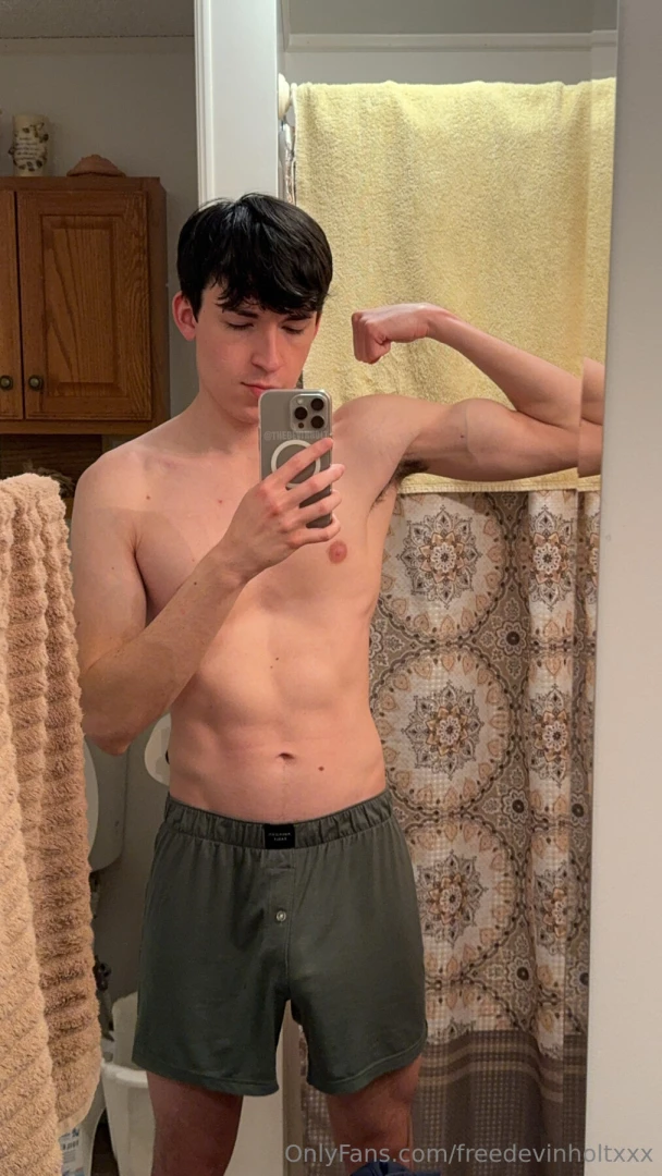 Wanna feel https onlyfans com devinholtxxx 