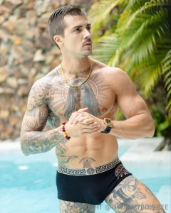 Guess who s back missed me i ve got something waiting for you message