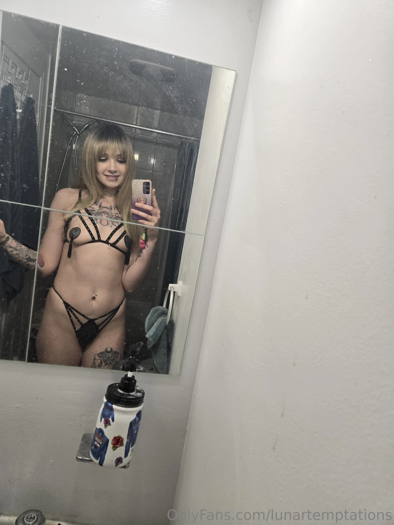 Would you like it if i gave you a dance in this outfit 