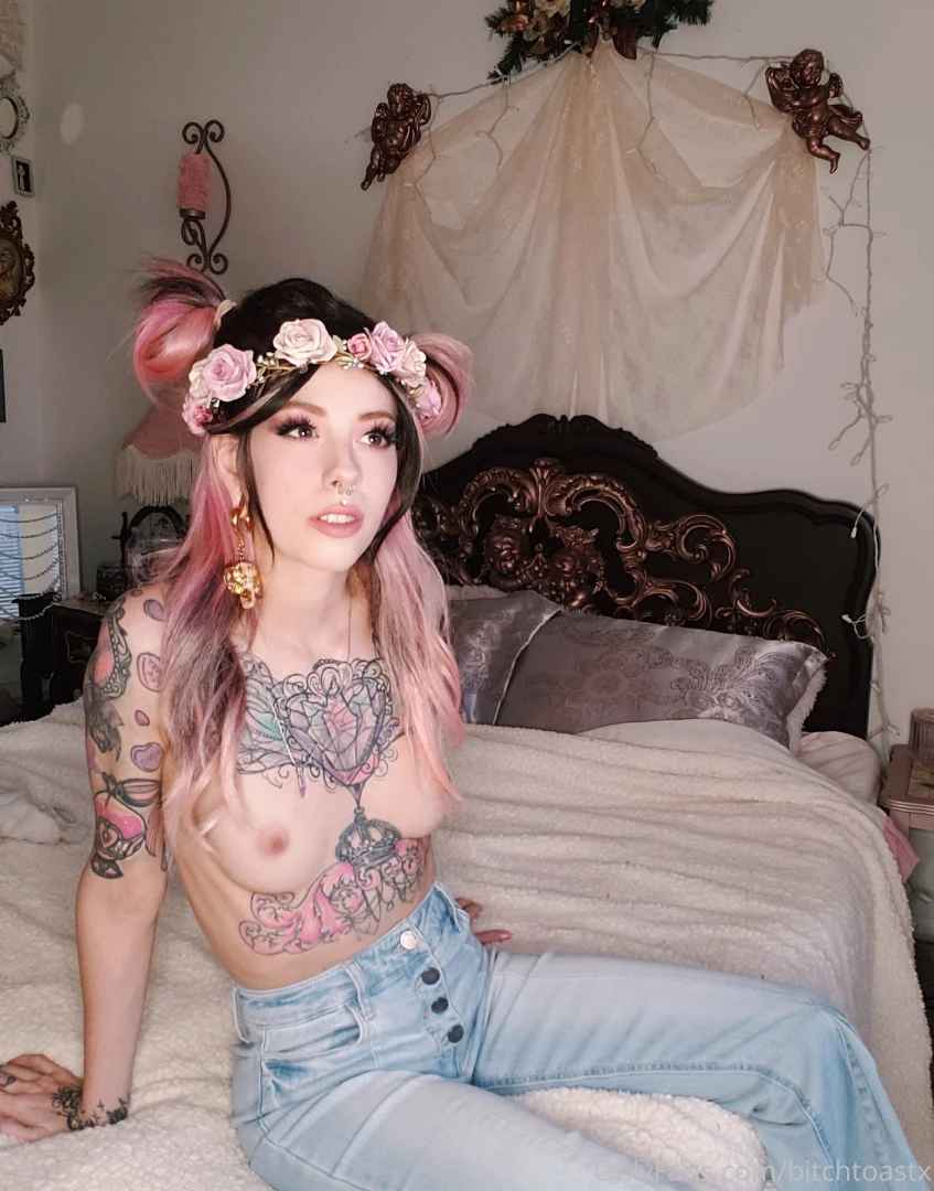 Just chillin at home with my out quarantine mood i believe christmas 