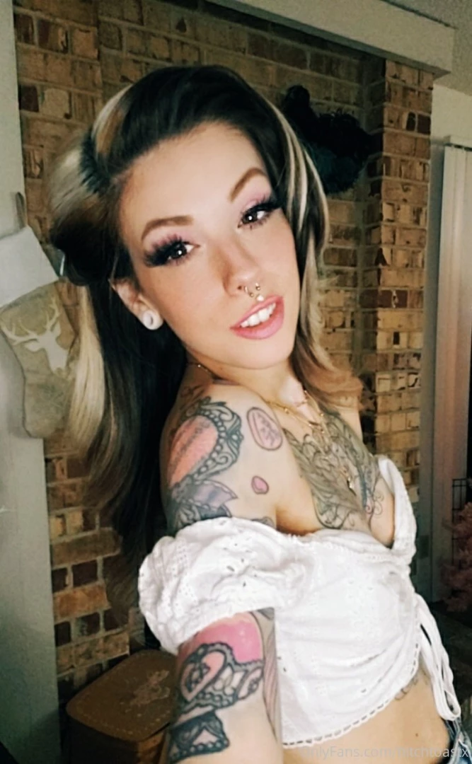 Good morning lovelies i was feeling pretty cute last night so enjoy 