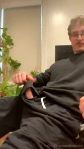 Idk what it is about hanes sweats that make me so horny