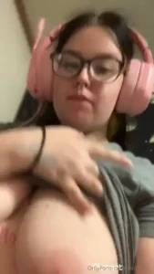 Did your girlfriend send you tittys today or do i have too