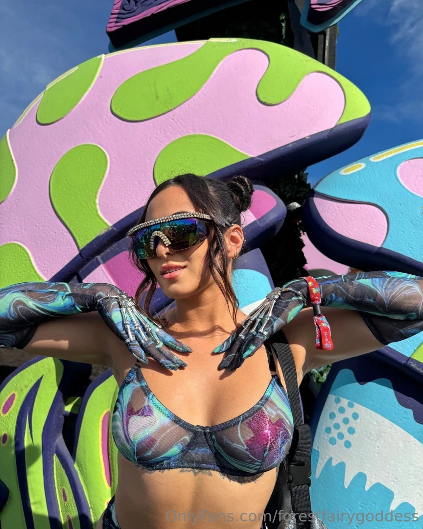 Fun fact about me i m a rave queen 