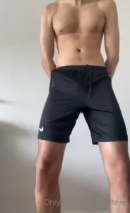 Little bit of teasing for my first vid