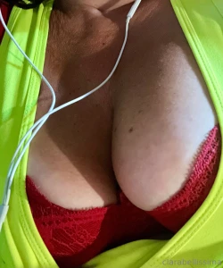 Quando le mie tette vogliono qualche complimento zompettano fuori