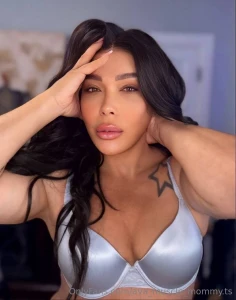 Would you be able to guess what i m wearing right now write in the