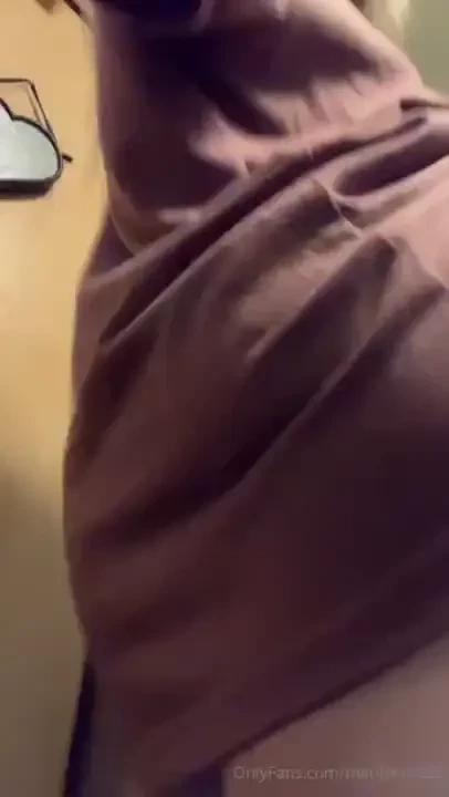 Bare booty farts 