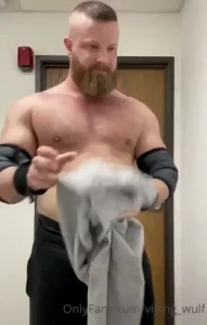 Flexing mid chest workout for all my scent pigs sweaty and fuckin ripe