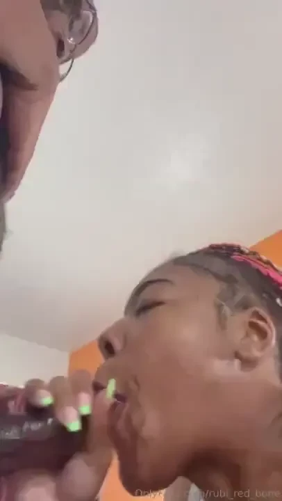 This mf so sexyyyy i can eat him all day 